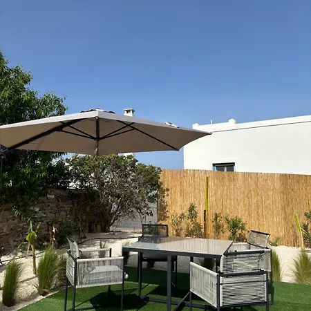 Minimal Blue With Sunset View In Feriehus *