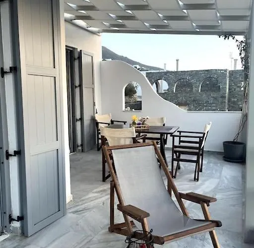 Minimal Blue With Sunset View In Vakantiehuis