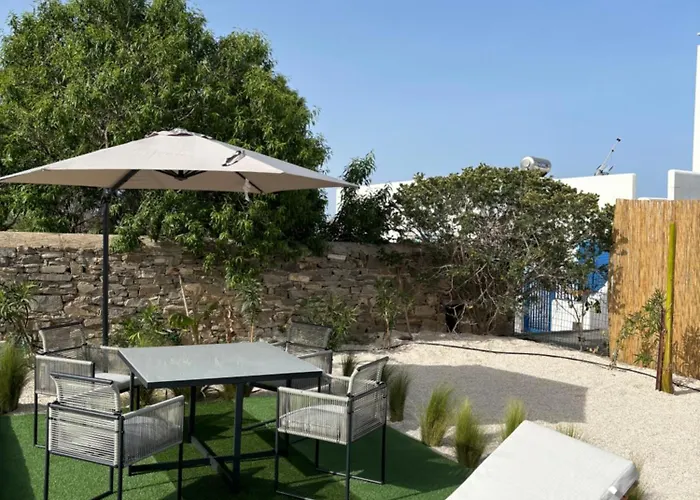 Minimal Blue With Sunset View In Vakantiehuis *